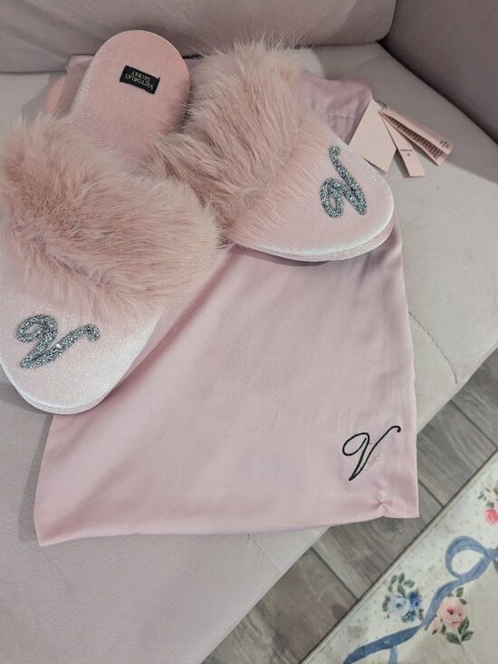 Victoria's Secret Shoes - Victoria Secret Faux Fur Bling V Slippers